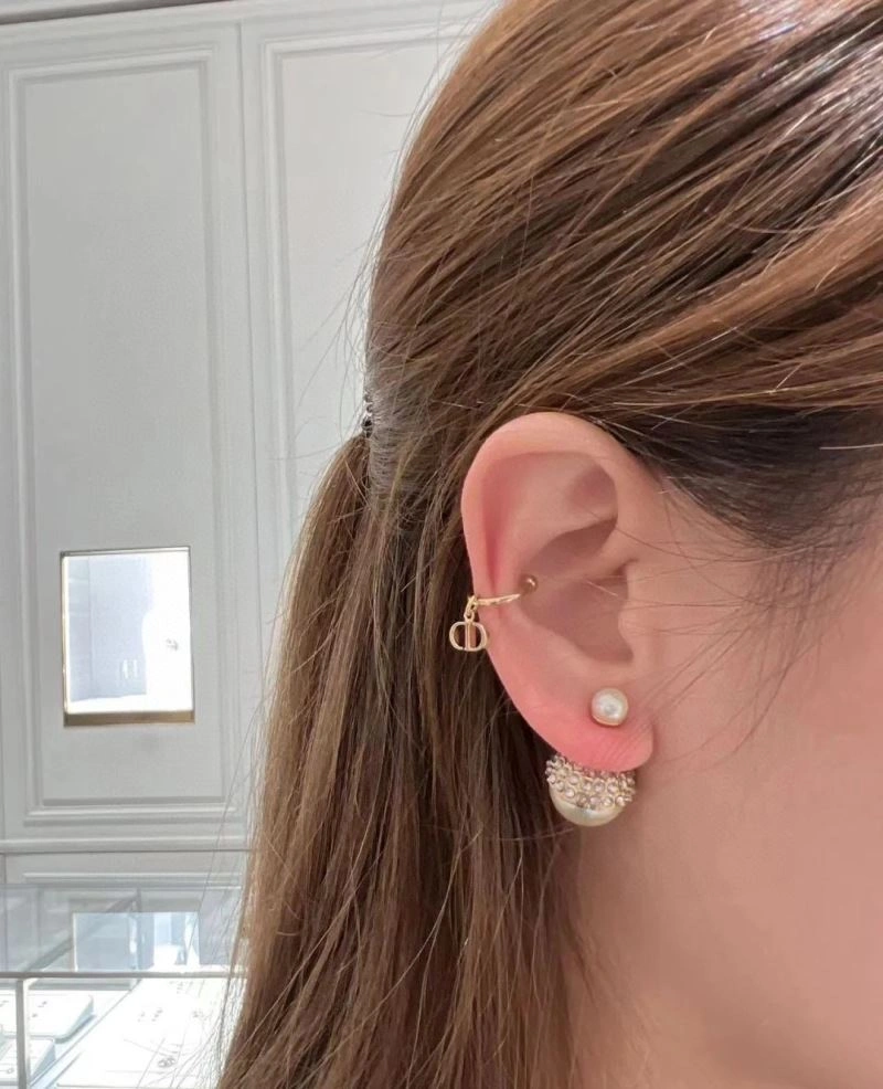 Lightweight Christian Dior Earrings 235841