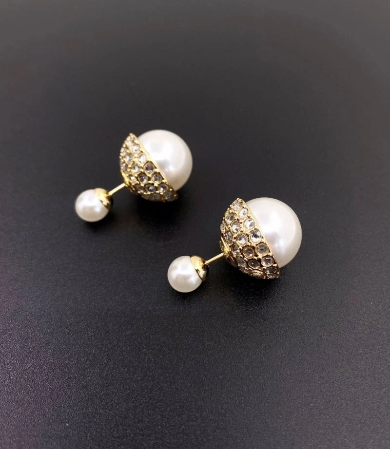 Lightweight Christian Dior Earrings 235841