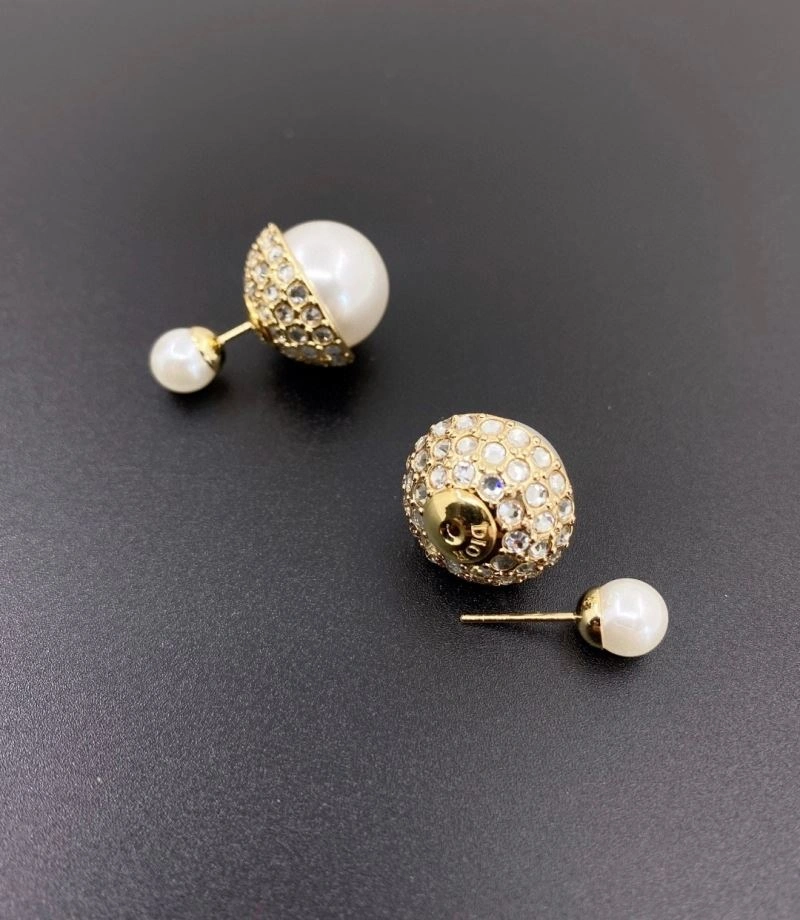 Lightweight Christian Dior Earrings 235841