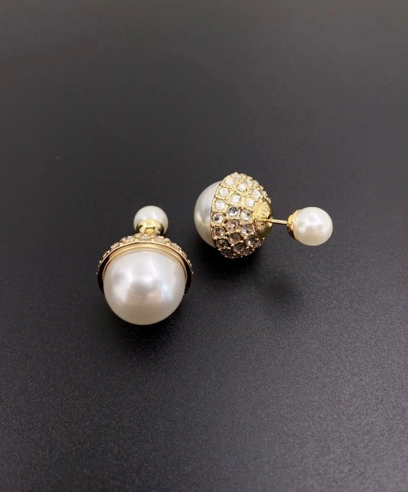 Lightweight Christian Dior Earrings 235841