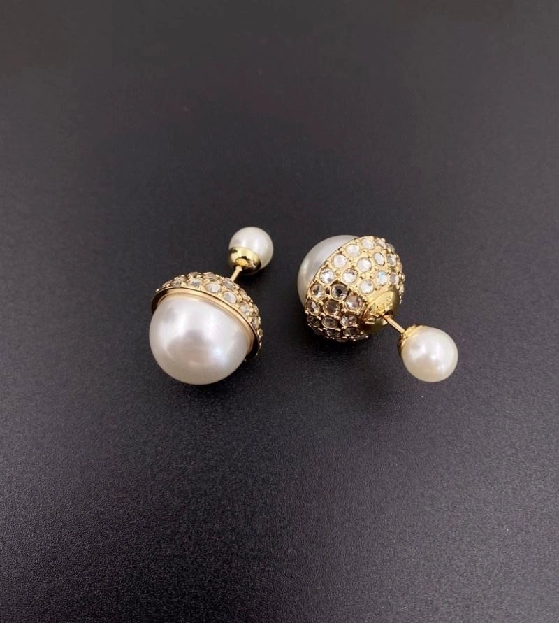 Lightweight Christian Dior Earrings 235841