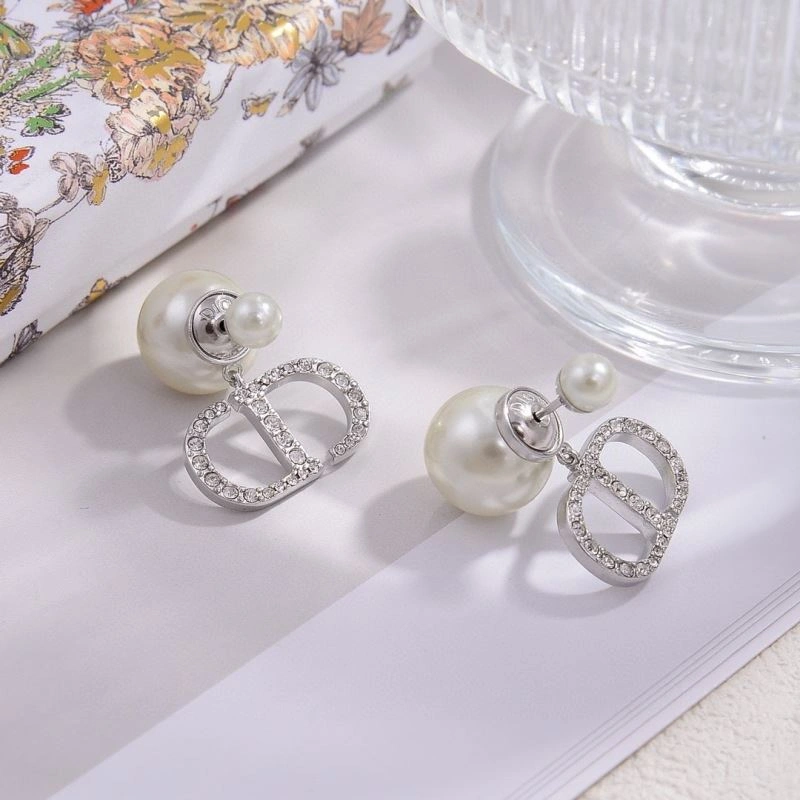 Lightweight Christian Dior Earrings 235813