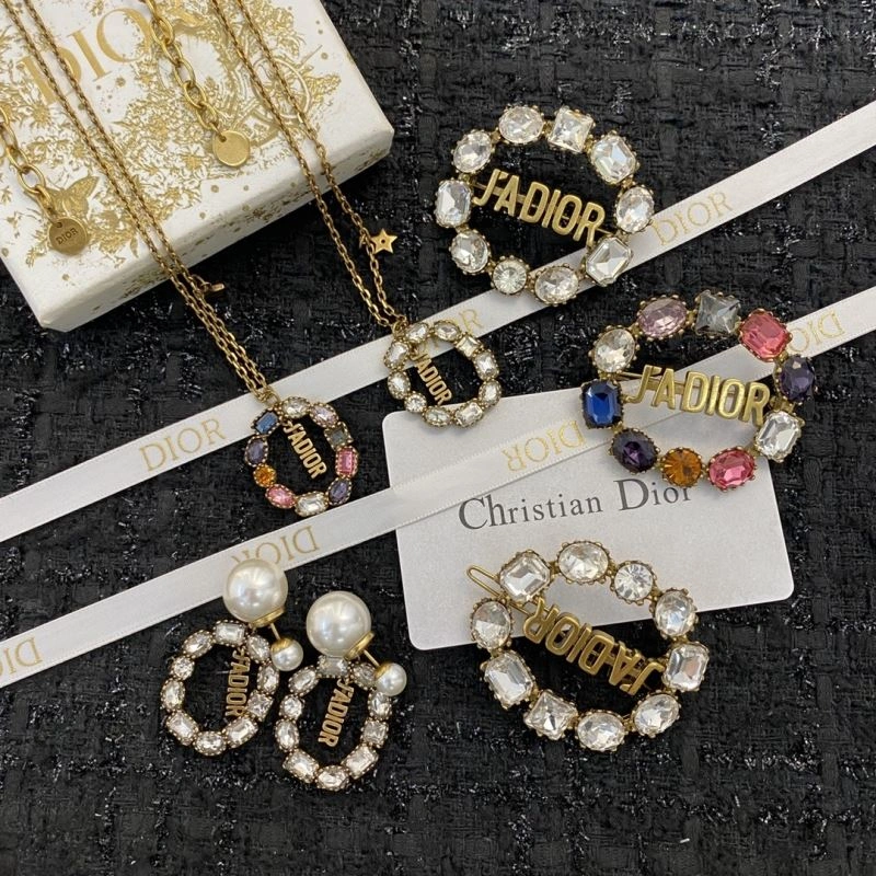 Snug Christian Dior Earrings 235804