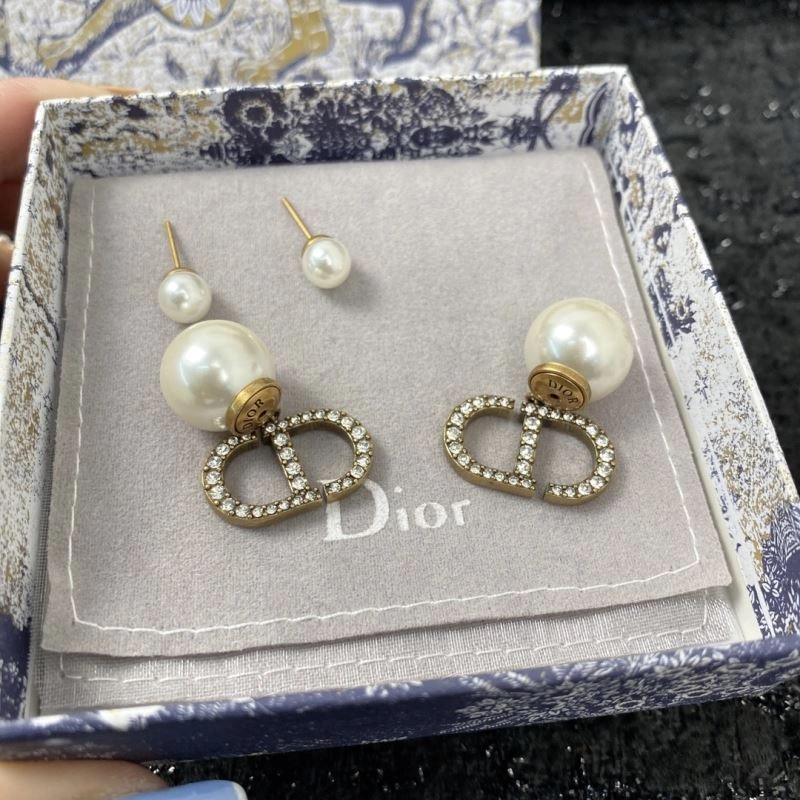 Christian Dior Earrings Fashionable 235800