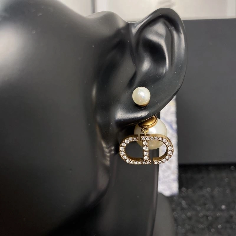 Christian Dior Earrings Fashionable 235800