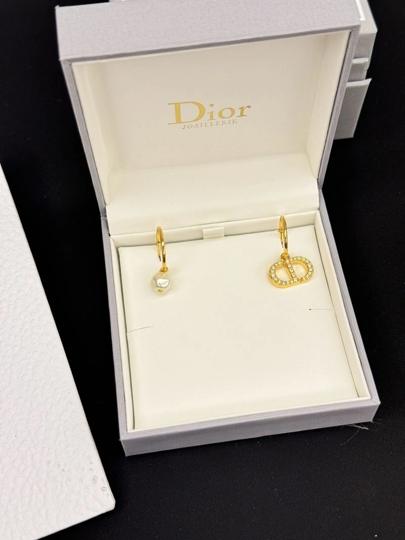 Elegant Christian Dior Earrings 235785