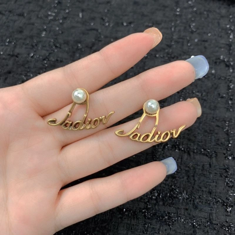 Comfortable Christian Dior Earrings 235844