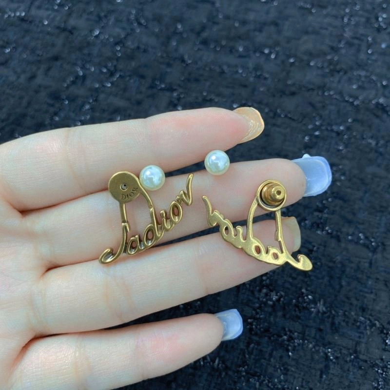 Comfortable Christian Dior Earrings 235844