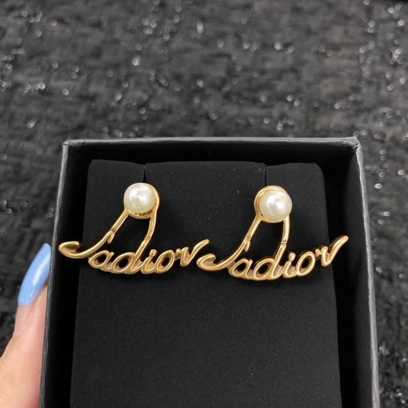 Comfortable Christian Dior Earrings 235844