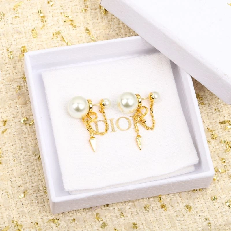 Chic Christian Dior Earrings 236347
