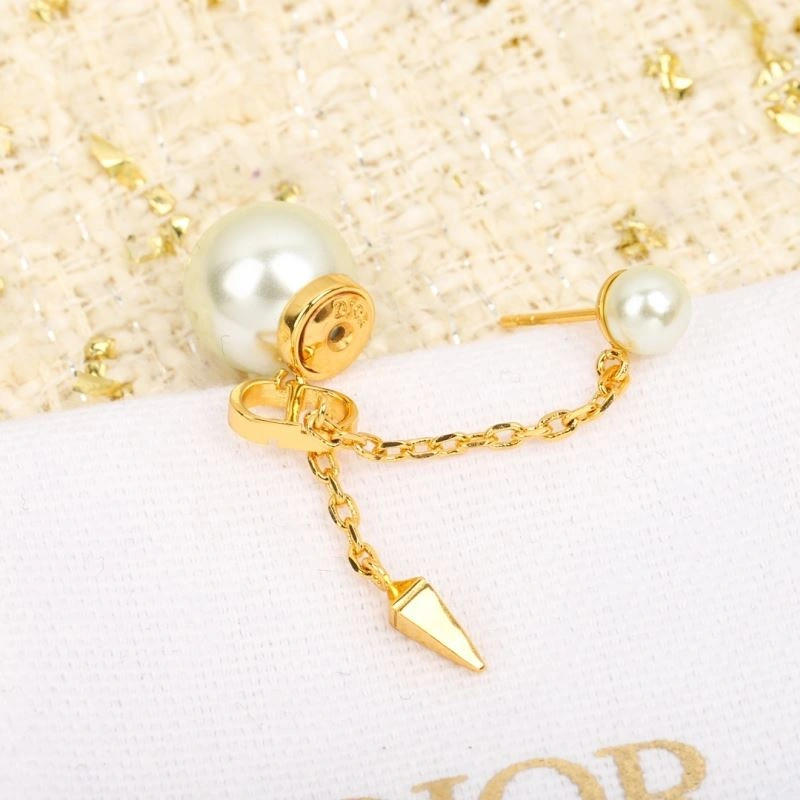Chic Christian Dior Earrings 236347