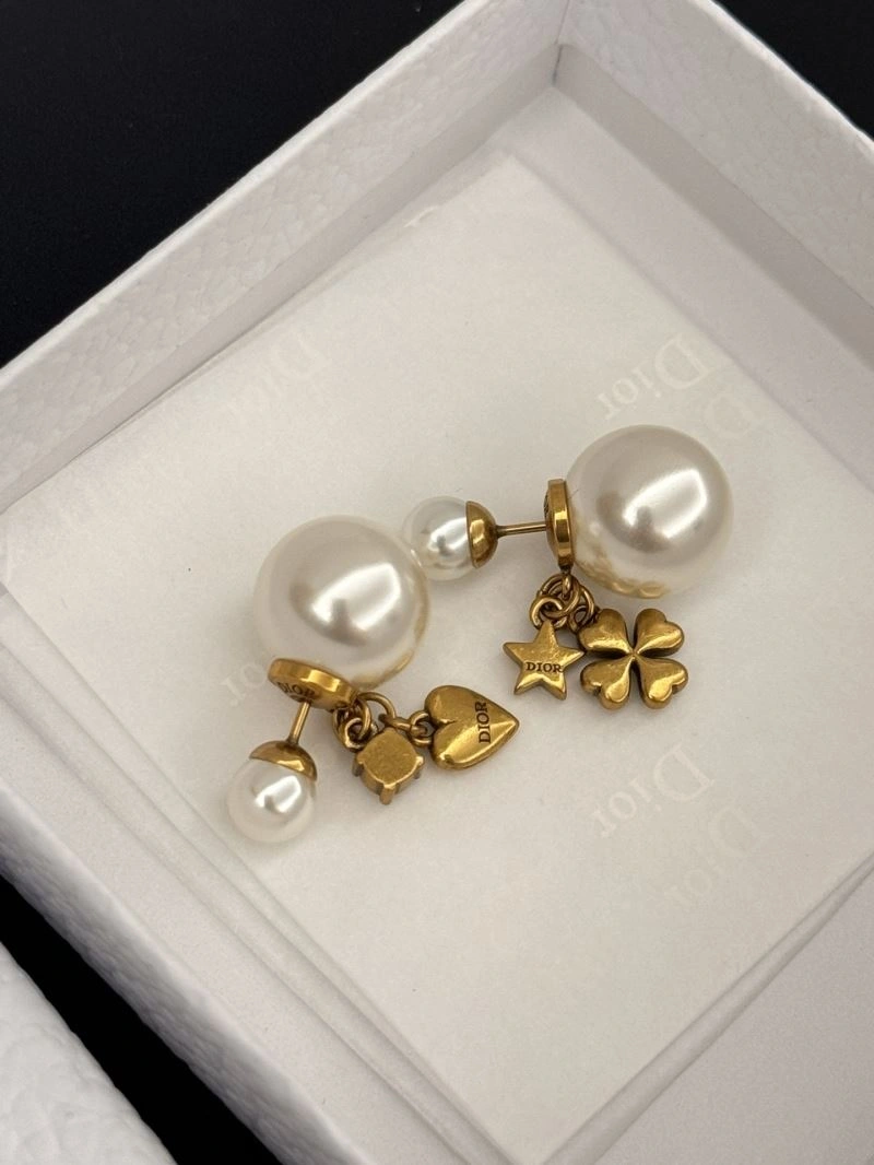 Compact Christian Dior Earrings 236332