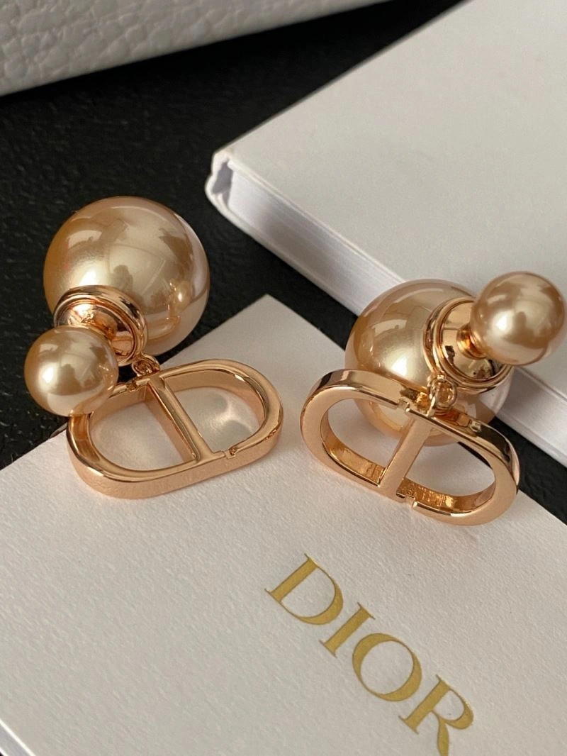Cozy Christian Dior Earrings 236292