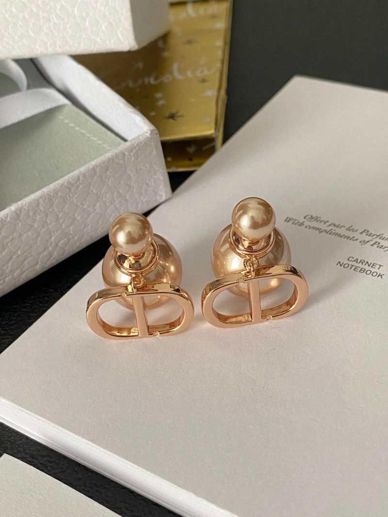 Cozy Christian Dior Earrings 236292