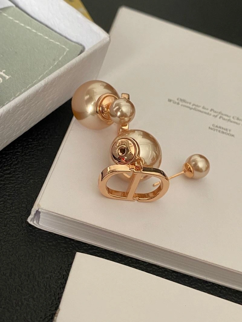 Cozy Christian Dior Earrings 236292