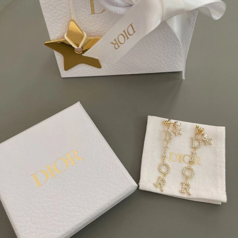 Supportive Christian Dior Earrings 236282