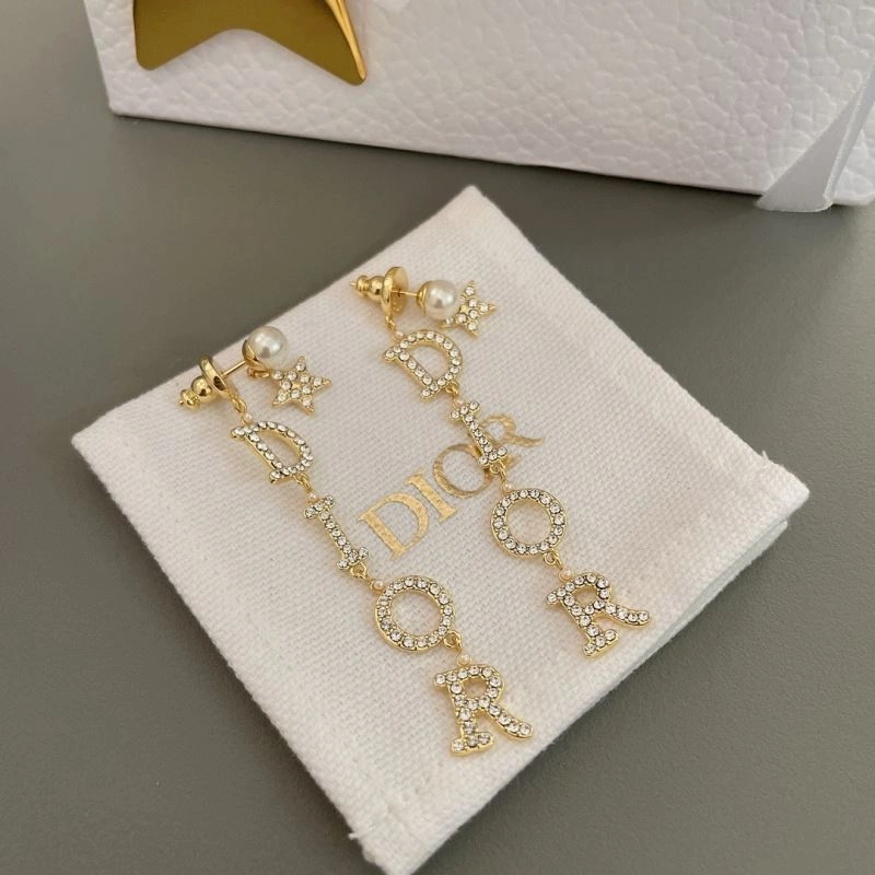 Supportive Christian Dior Earrings 236282