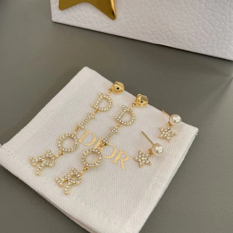 Supportive Christian Dior Earrings 236282