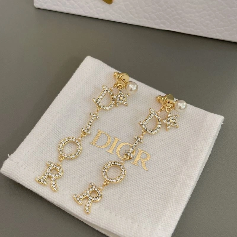 Supportive Christian Dior Earrings 236282