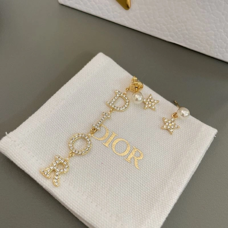 Supportive Christian Dior Earrings 236282