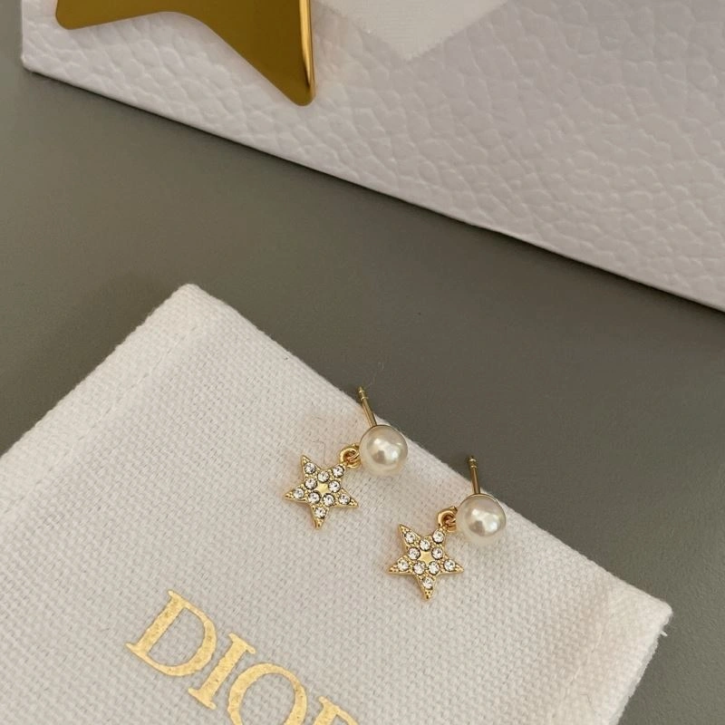 Supportive Christian Dior Earrings 236282
