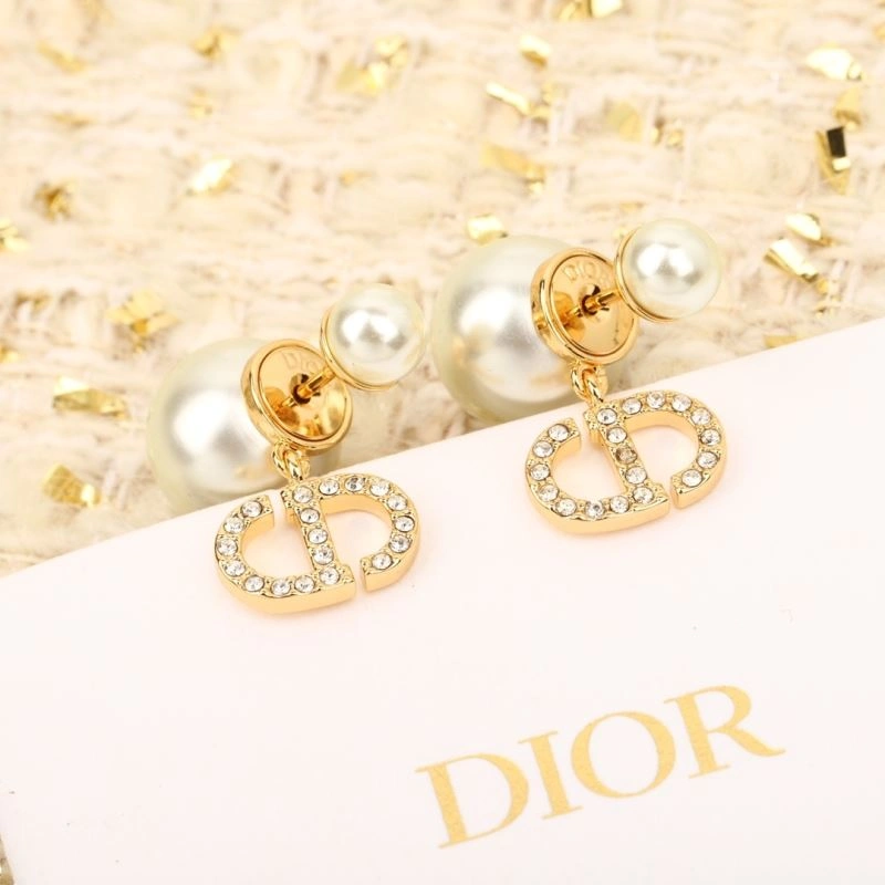 Functional Christian Dior Earrings 236180