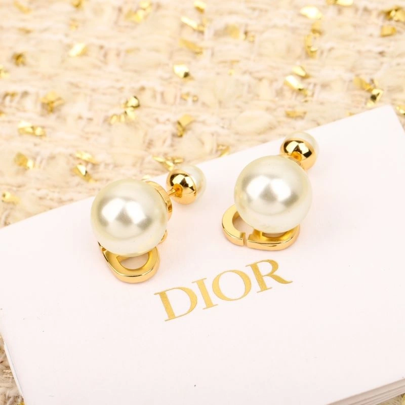Functional Christian Dior Earrings 236180
