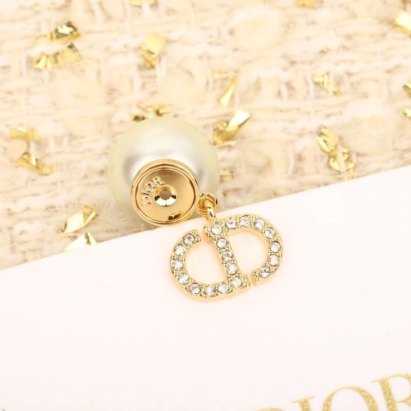 Functional Christian Dior Earrings 236180