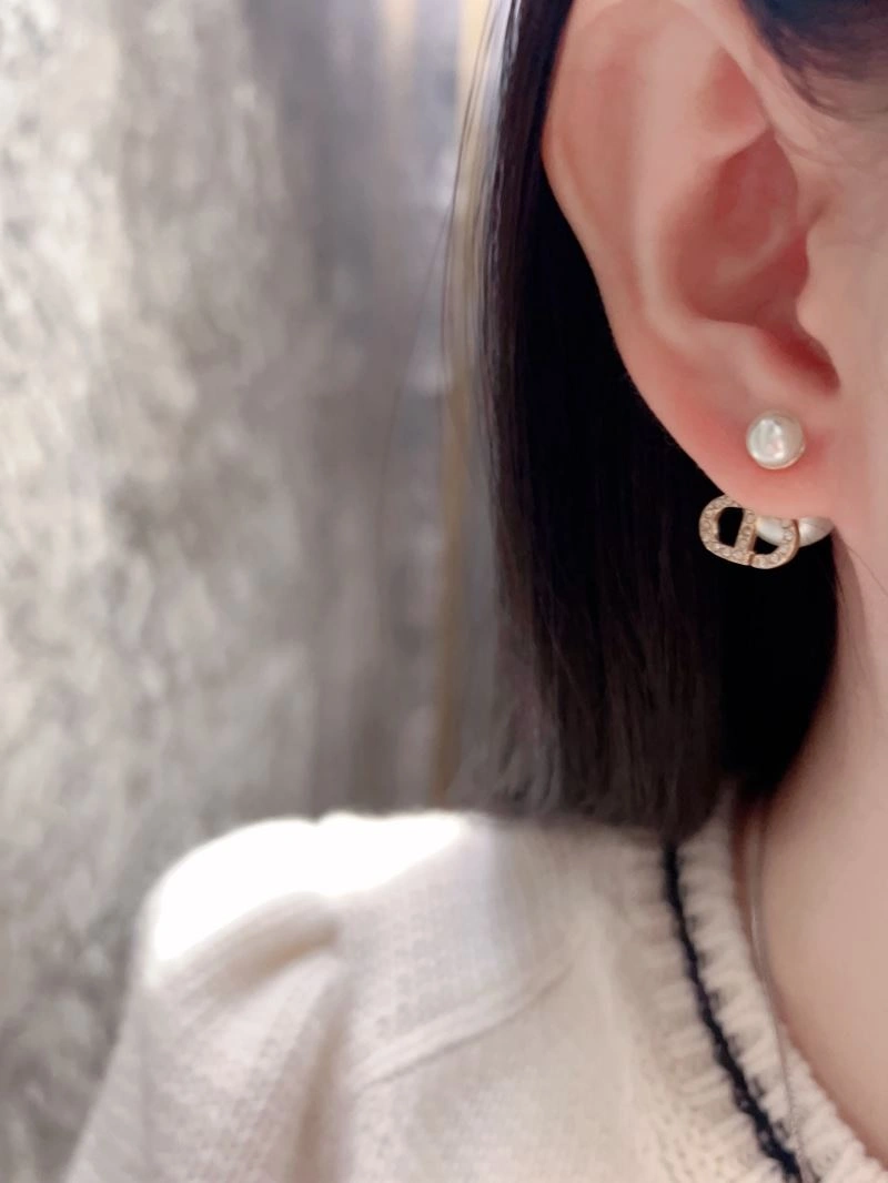 Functional Christian Dior Earrings 236180