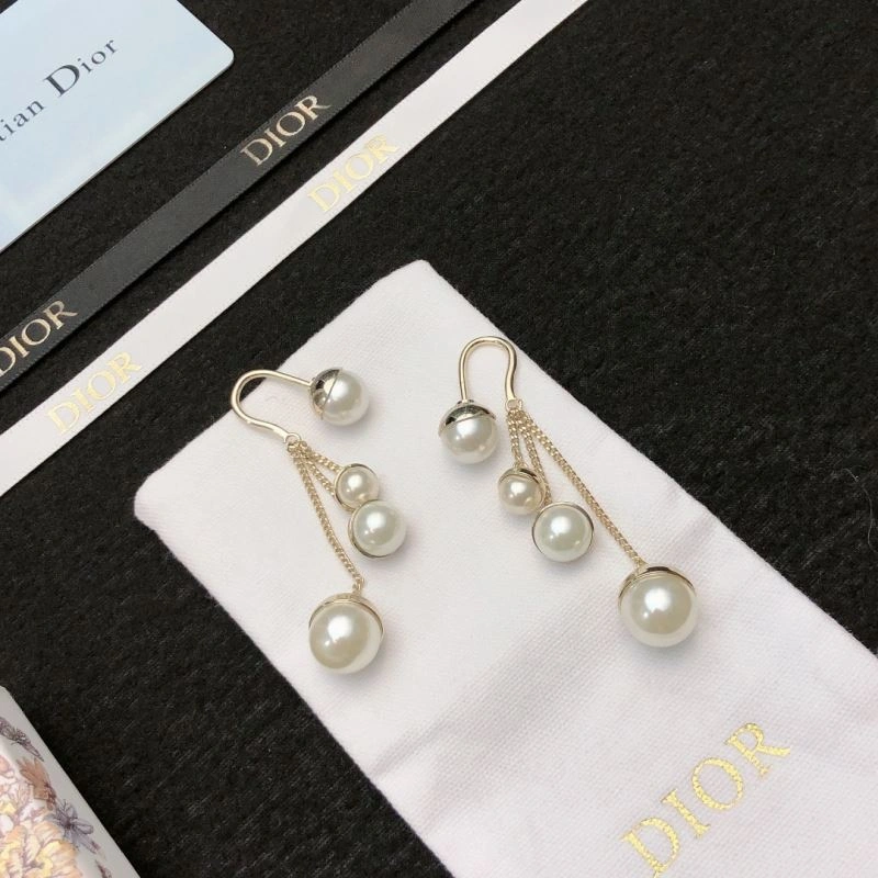 Tailored Christian Dior Earrings 236173