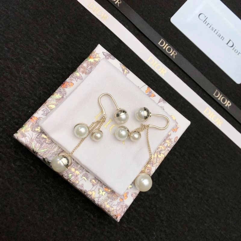 Tailored Christian Dior Earrings 236173