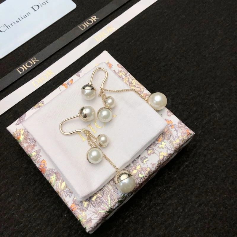 Tailored Christian Dior Earrings 236173