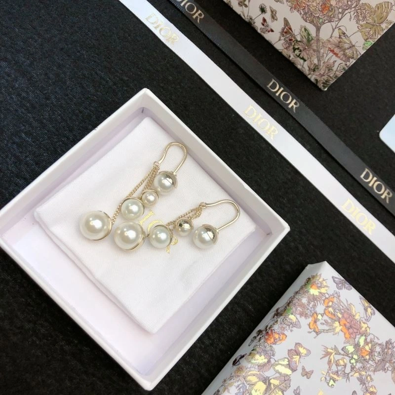 Tailored Christian Dior Earrings 236173