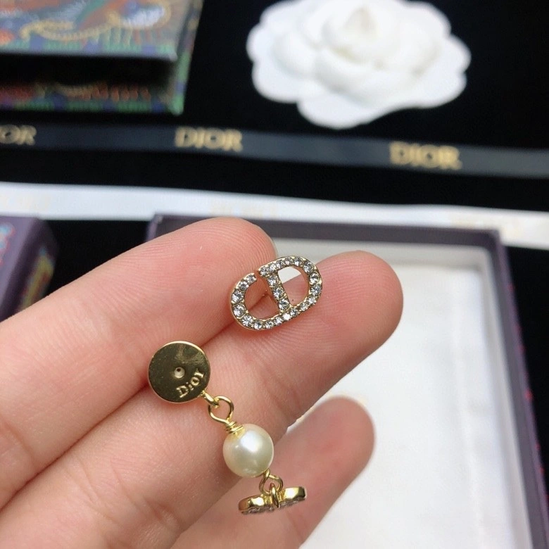 Christian Dior Earrings Refined 236186