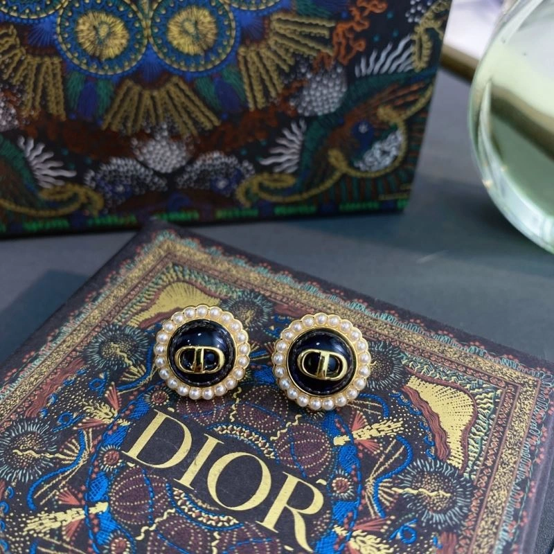 Soft Christian Dior Earrings 235612