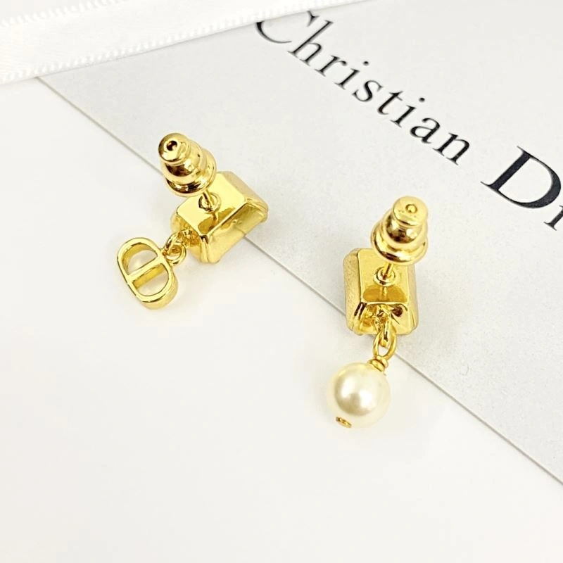 Attractive Christian Dior Earrings 235598