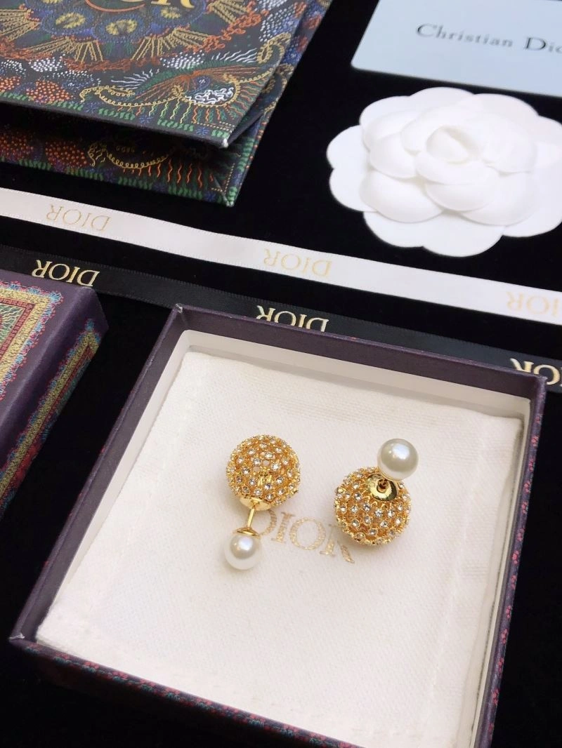 Cozy Christian Dior Earrings 235608