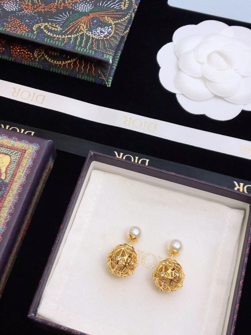 Christian Dior Earrings Trendsetting 235602