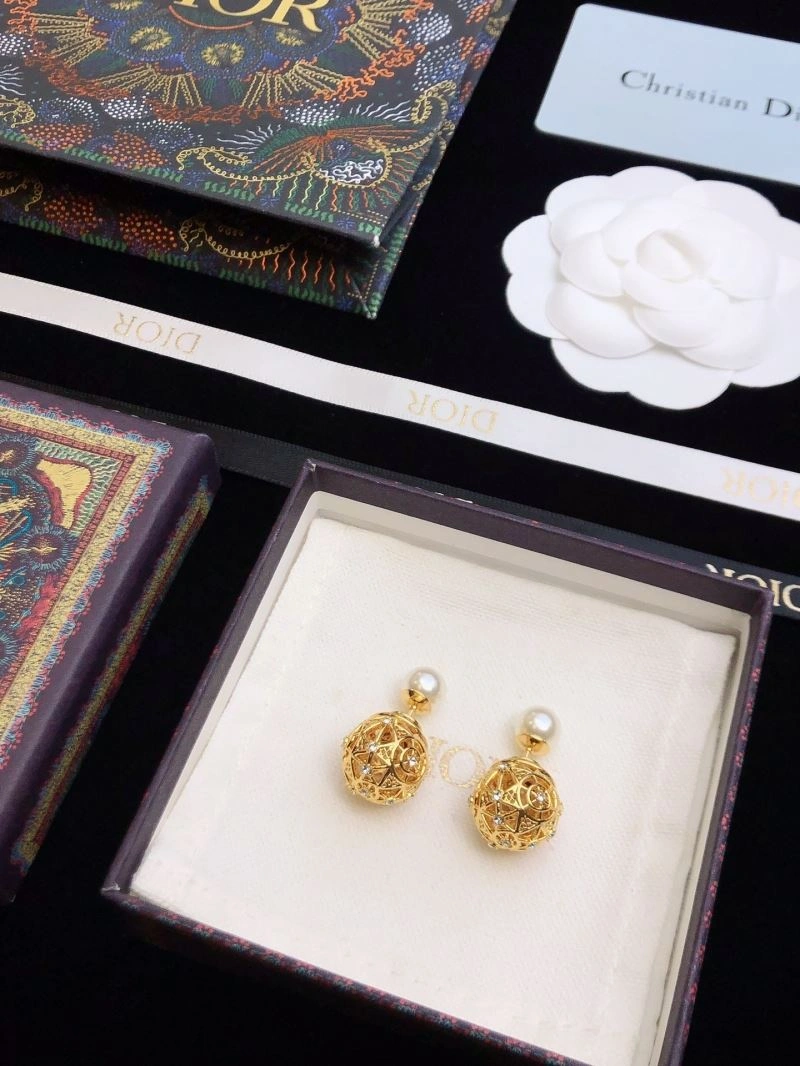 Christian Dior Earrings Trendsetting 235602