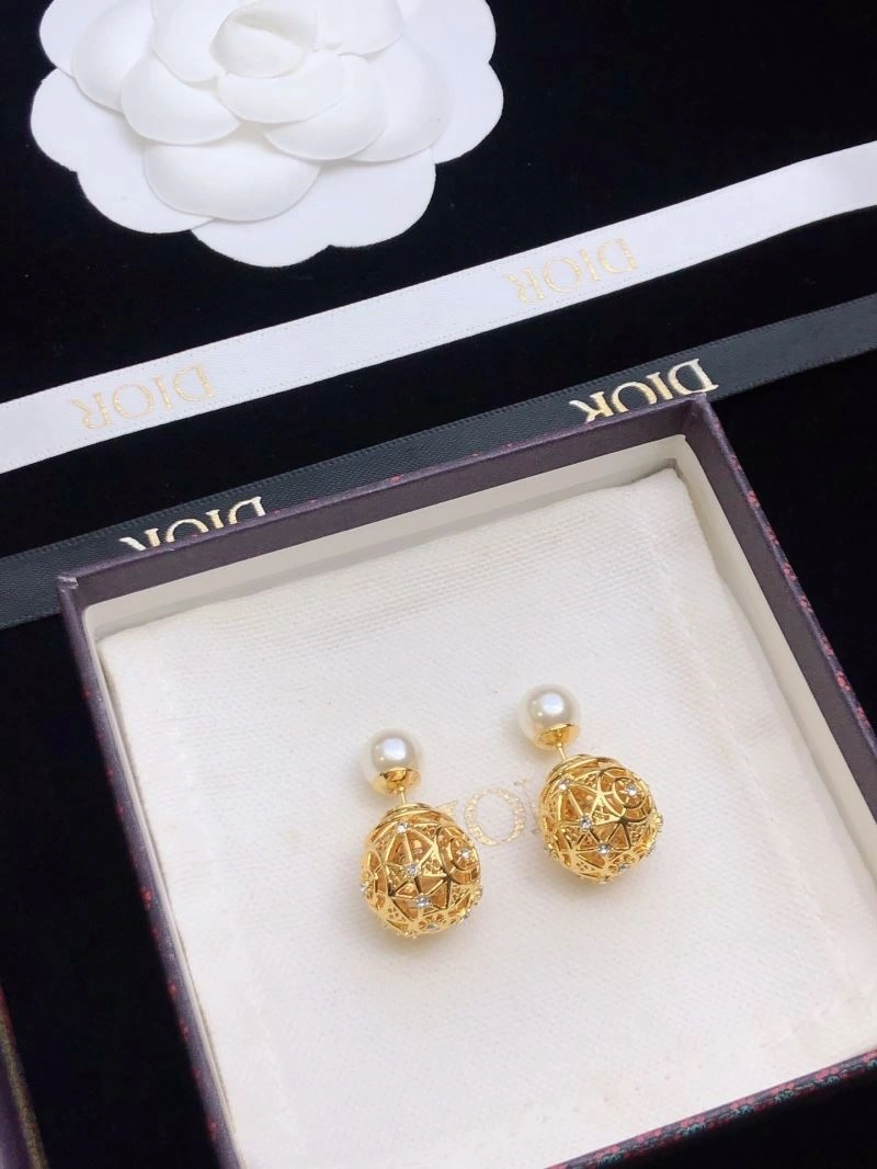Christian Dior Earrings Trendsetting 235602