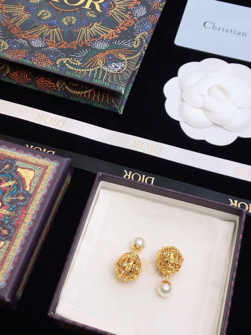 Christian Dior Earrings Trendsetting 235602