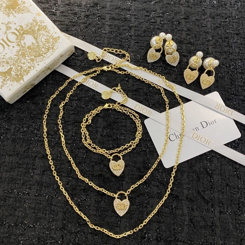 Practical Christian Dior Earrings 235583