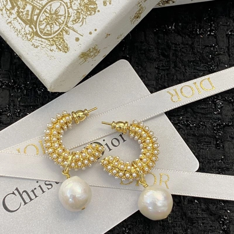 Cozy Christian Dior Earrings 235543