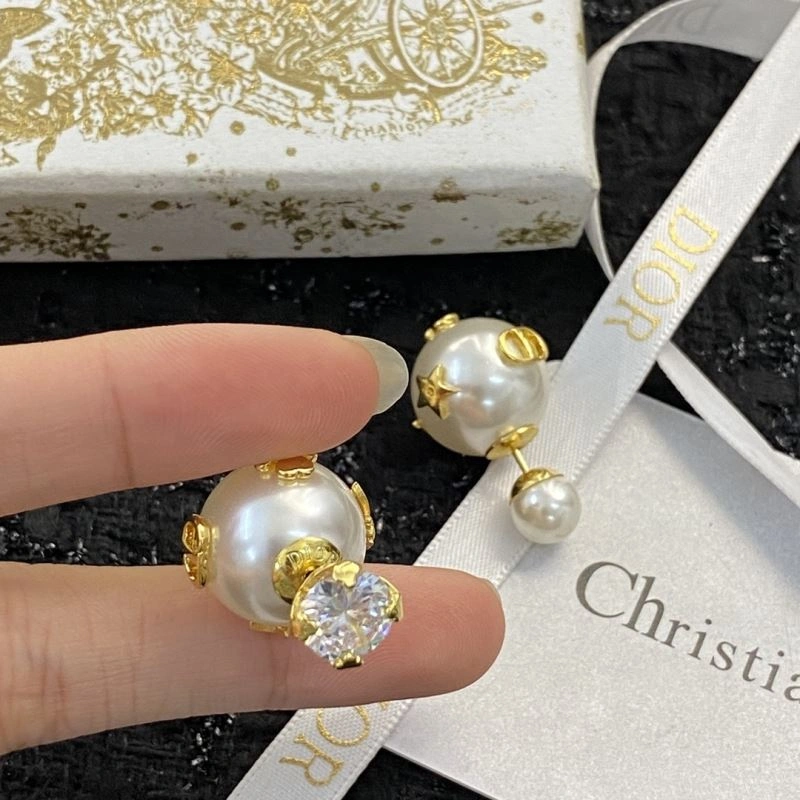 Christian Dior Earrings DailyWear 235539