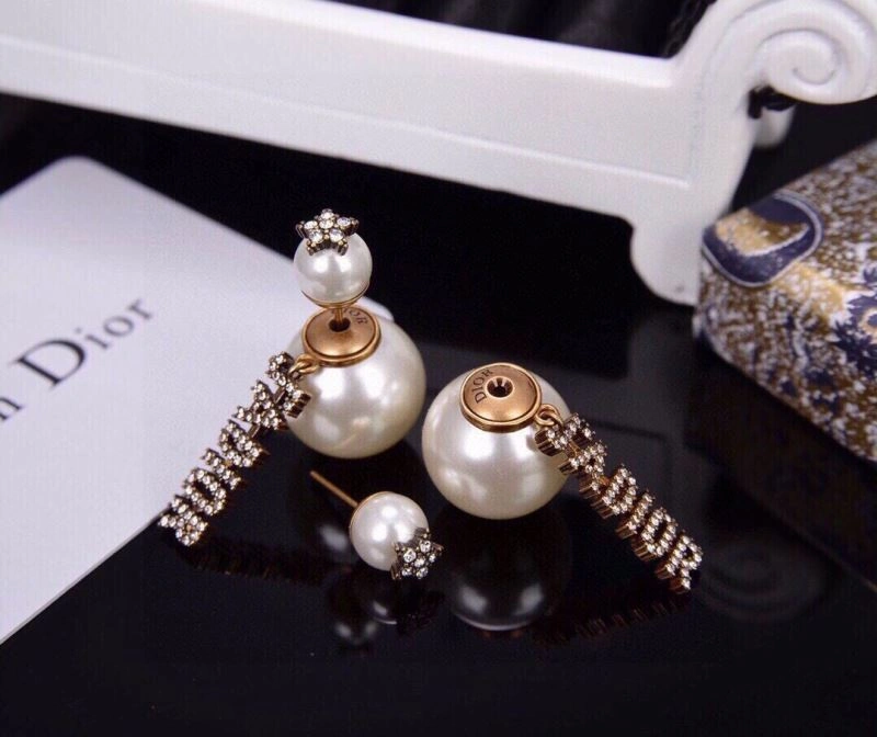 UrbanChic Christian Dior Earrings 235525