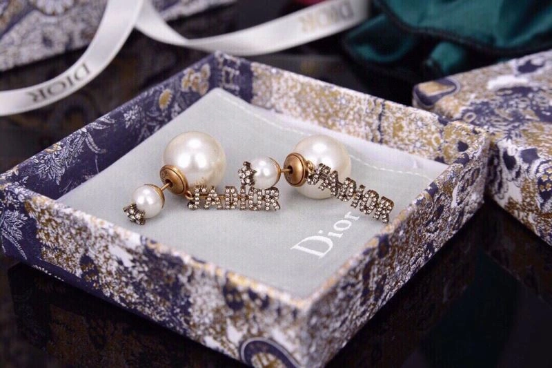 UrbanChic Christian Dior Earrings 235525