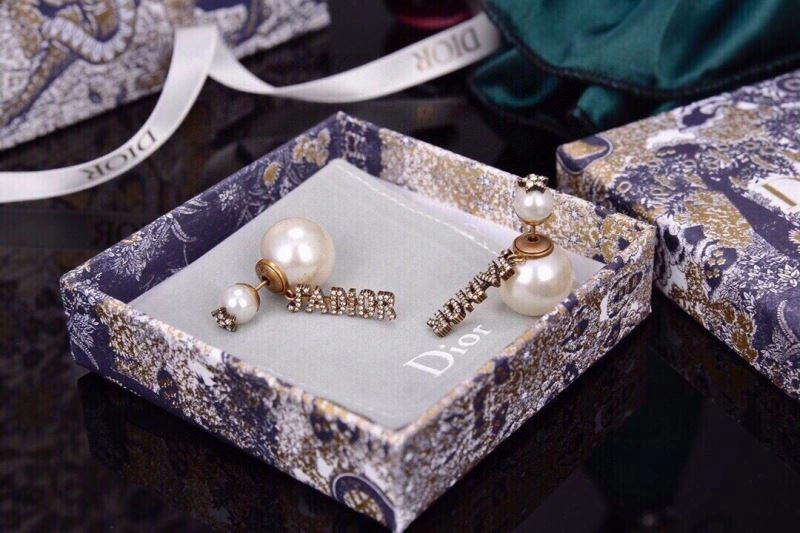UrbanChic Christian Dior Earrings 235525