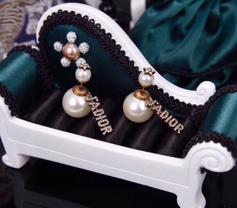 UrbanChic Christian Dior Earrings 235525