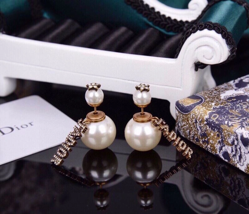 UrbanChic Christian Dior Earrings 235525