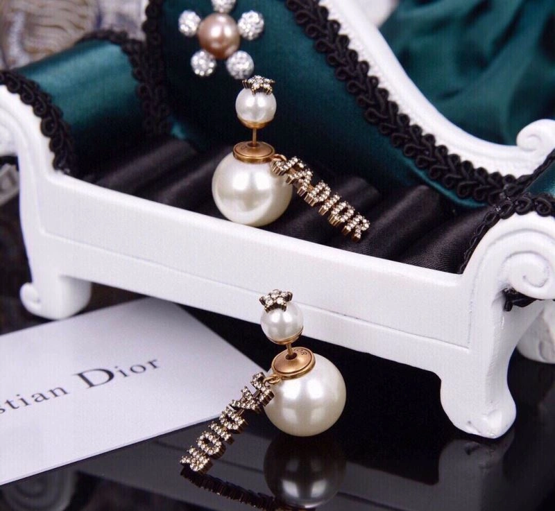 UrbanChic Christian Dior Earrings 235525
